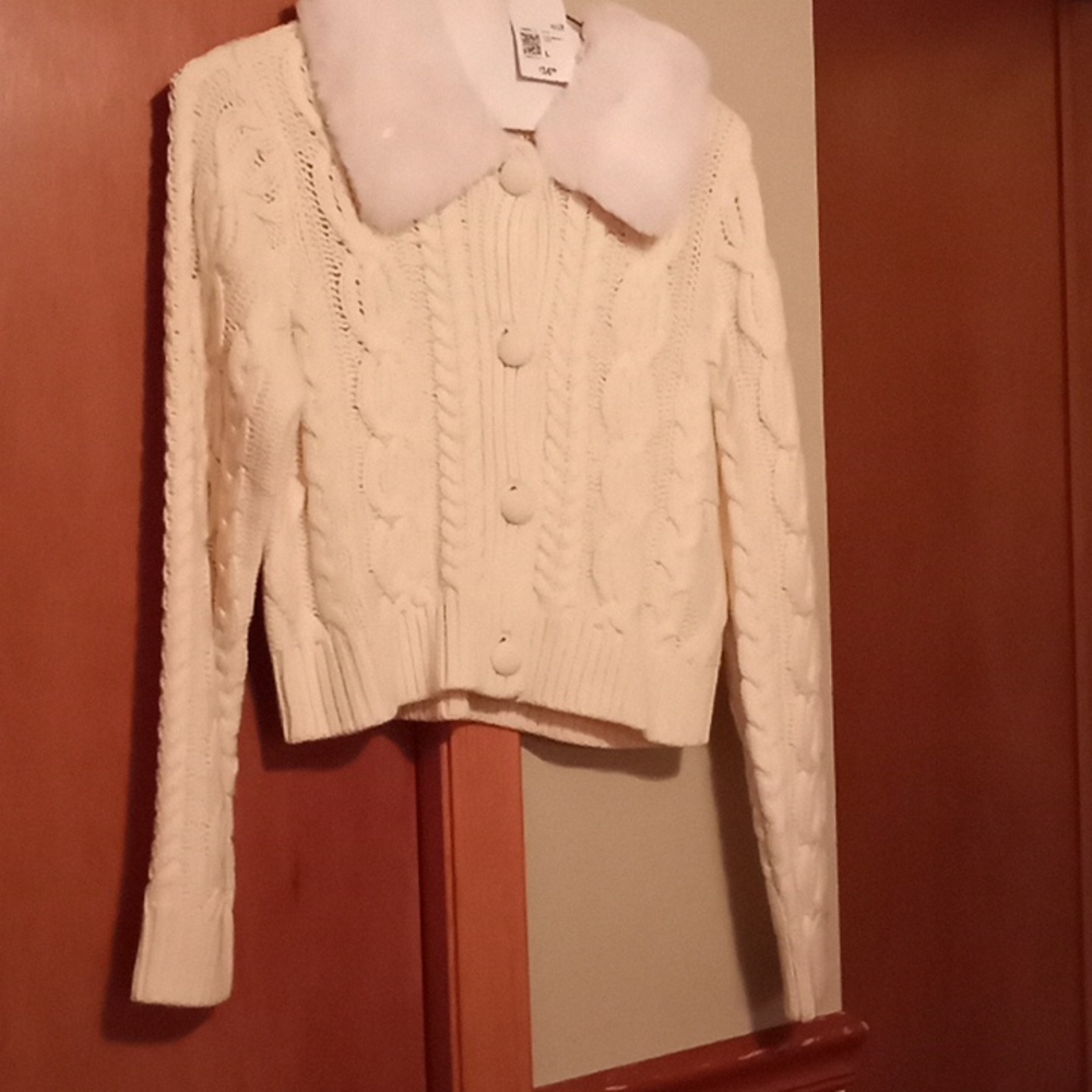 Cream button sweater with fur.